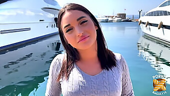 Sarah, Una Bellissima E Porca Ragazza Italiana, È Una Vera Dilettante