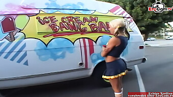 La Pom-Pom Girl Blonde De 18 Ans Est Ramassée Pour Une Balade En Voiture Et Une Balade Sauvage