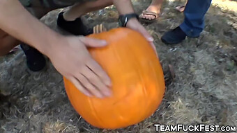 Peitos E Bundas Grandes São Pegos E Fodidos Neste Vídeo Pornô De Halloween