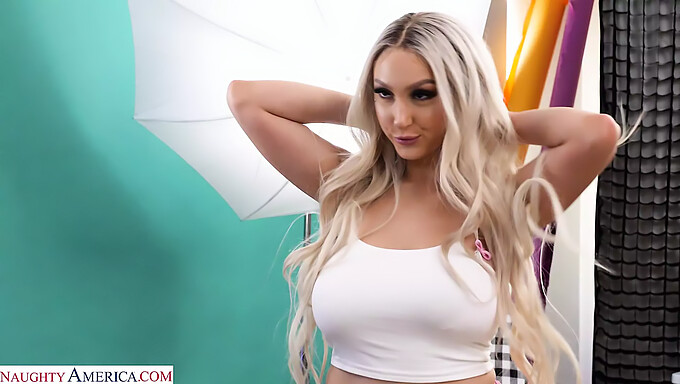 Skylar Vox Dalam Seks Oral Panas Dengan Remaja Dalam Video Naughty America