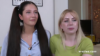 Lana L., În Vârstă De 19 Ani, Și Lana L, Adolescentă De 20 De Ani, Se Răsfăț În Intimitate Lesbiană