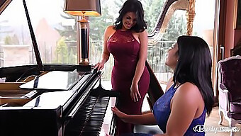 La Tetona Milf Latina Kesha Y Sheila Ortega Se Involucran En Sexo Anal Con Una Vibra