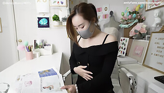 性欲旺盛的伴娘和新娘用假阳具和乳头夹子实验