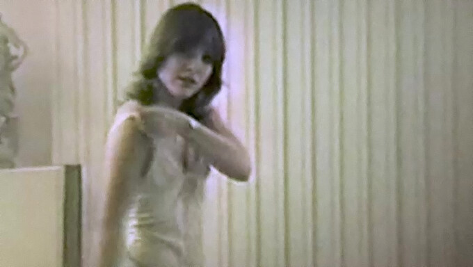 Taniec I Drażnienie: Striptease Dziewczyny Z Lat 80-Tych Z Lat Vintage