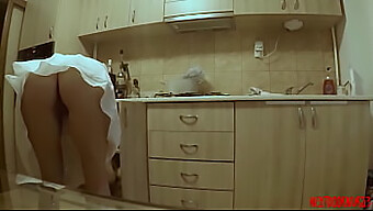 La Teenager Americana Di 18 Anni Seduce Il Fratellastro In Cucina!