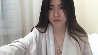 Hd-Video Von Einem Sexy Koreanischen Mädchen, Das Spritzt