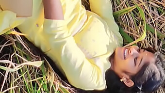 Desi Riya Bhabi1 Enjoys Chudai With A Huge Penis In The Fields