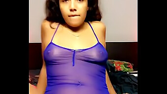 Remaja 18+ Masturbasi Dan Squirt Di Webcam