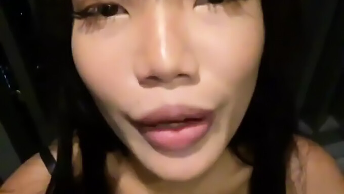 La Jeune Asiatique Emma Thai Se Fait Prendre En Train De Se Masturber Par Son Ami Porno