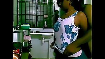 Assista Enquanto A Empregada É Apaixonadamente Fodida Por Seu Chefe Na Cozinha.