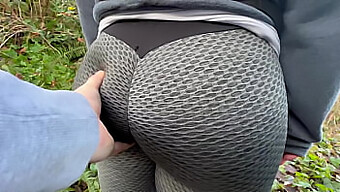 Big Booty Girl Teases In Public