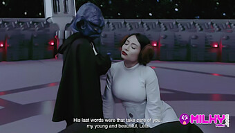 En Esta Parodia De Star Wars, La Sabia Y Poderosa Maestra Yoda Se Involucra En Un Encuentro Caliente Con La Sensual Princesa Leia.