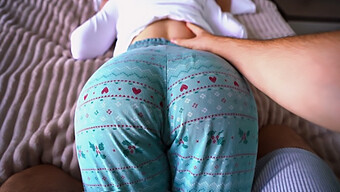 Une Sœur Donne Un Massage Habile Qui Mène À Un Sexe Intense