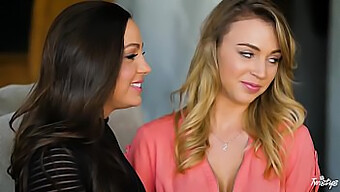 Abigail Mac Og Zoey Taylor I En Varm Kyssesession