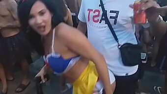 Amador Bianca Das Neves Entices A Fan With Her Big Ass In Public