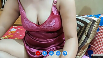 Milf Ấn Độ Tóc Nâu Đạt Cực Khoái Tự Nhiên Trên Webcam