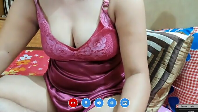 Milf Ấn Độ Tóc Nâu Đạt Cực Khoái Tự Nhiên Trên Webcam