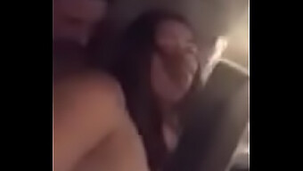 Amateur Brunette Neemt Een Grote Lul In Haar Strakke Kontje